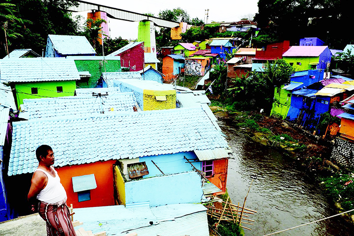 Roda Perubahan di Kampung Warna-warni