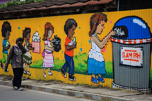 Sediakan Tong Sampah Unik