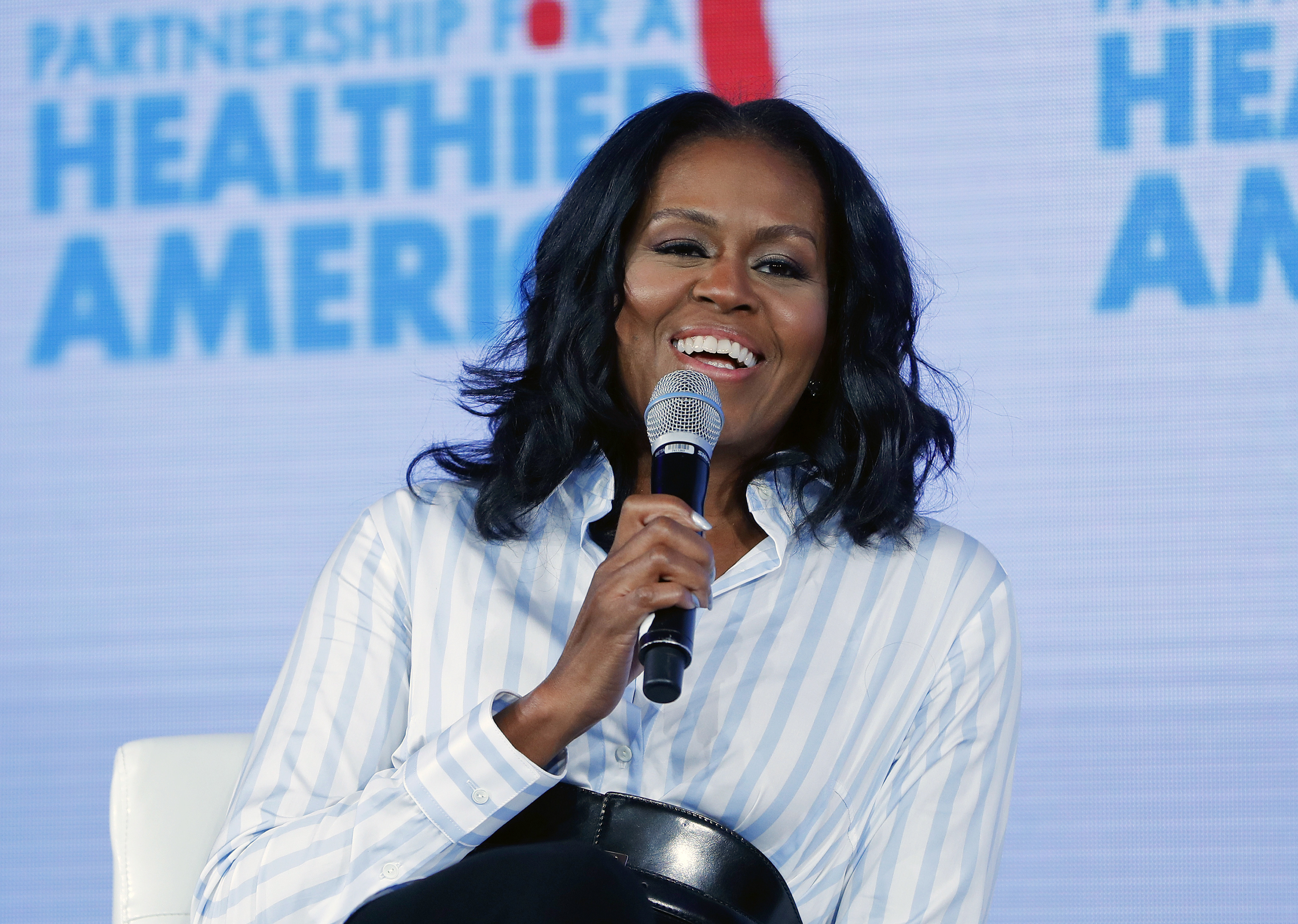 Michelle Obama Hadiah dari Bruno Mars