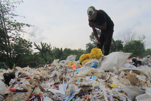 Mereka Kaya, tapi Warga Menderita