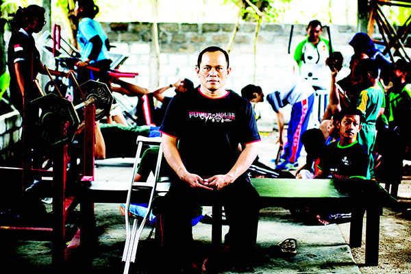 Melewati Keterbatasan lewat Angkat Berat