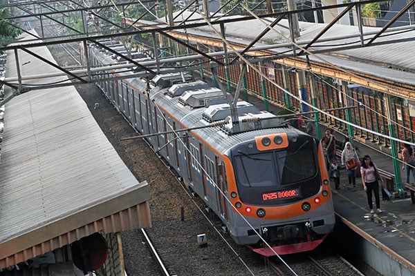 Mohon Perbaiki Jalan Menuju Stasiun Cawang
