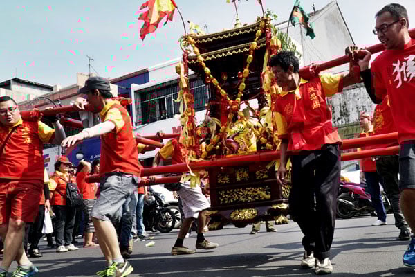 Umat Konghucu Sambut Cap Go Meh