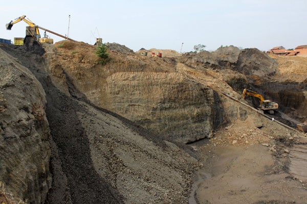 Geram terhadap Aktivitas Galian Pasir, Warga Cipanas Surati Presiden