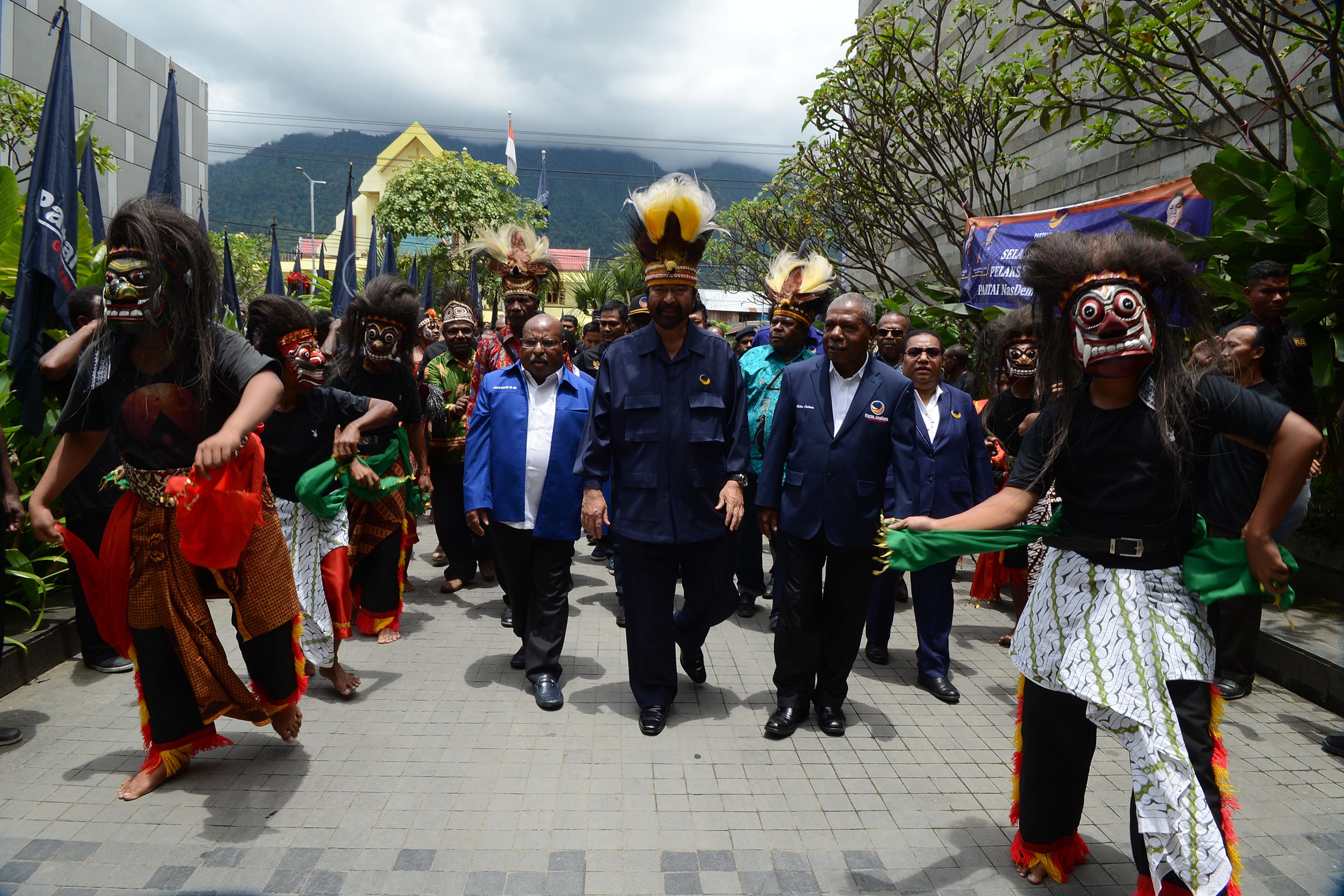 Surya Paloh Kampanye untuk Lukas Enembe-Klemen