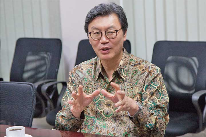 Duta Besar Korea Selatan Kim Changbeom saat berbincang-bincang di Kantor Media Group, Kedoya, Jakarta, Kamis (22/3/2018)