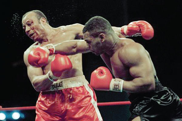1987:  Mike Tyson Kalahkan Bonecrusher