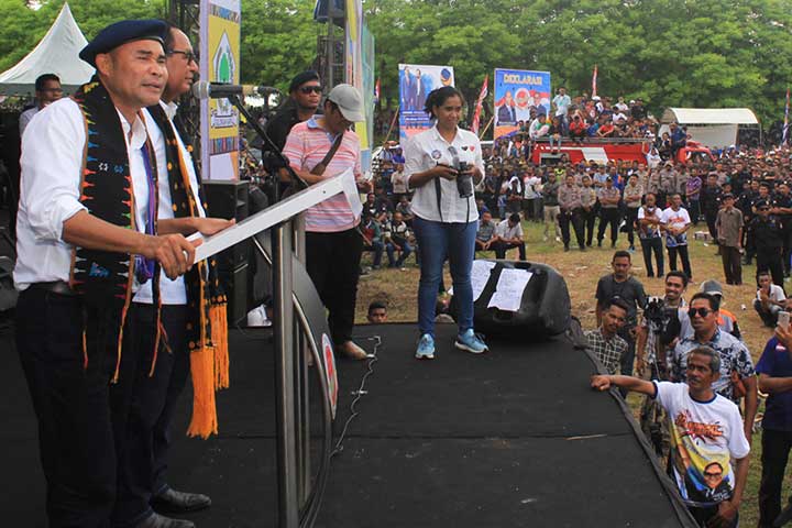 Pasangan calon Gubernur Nusa Tenggara Timur (NTT) Viktor Bungtilu Laiskodat-Josef Nae Soi 