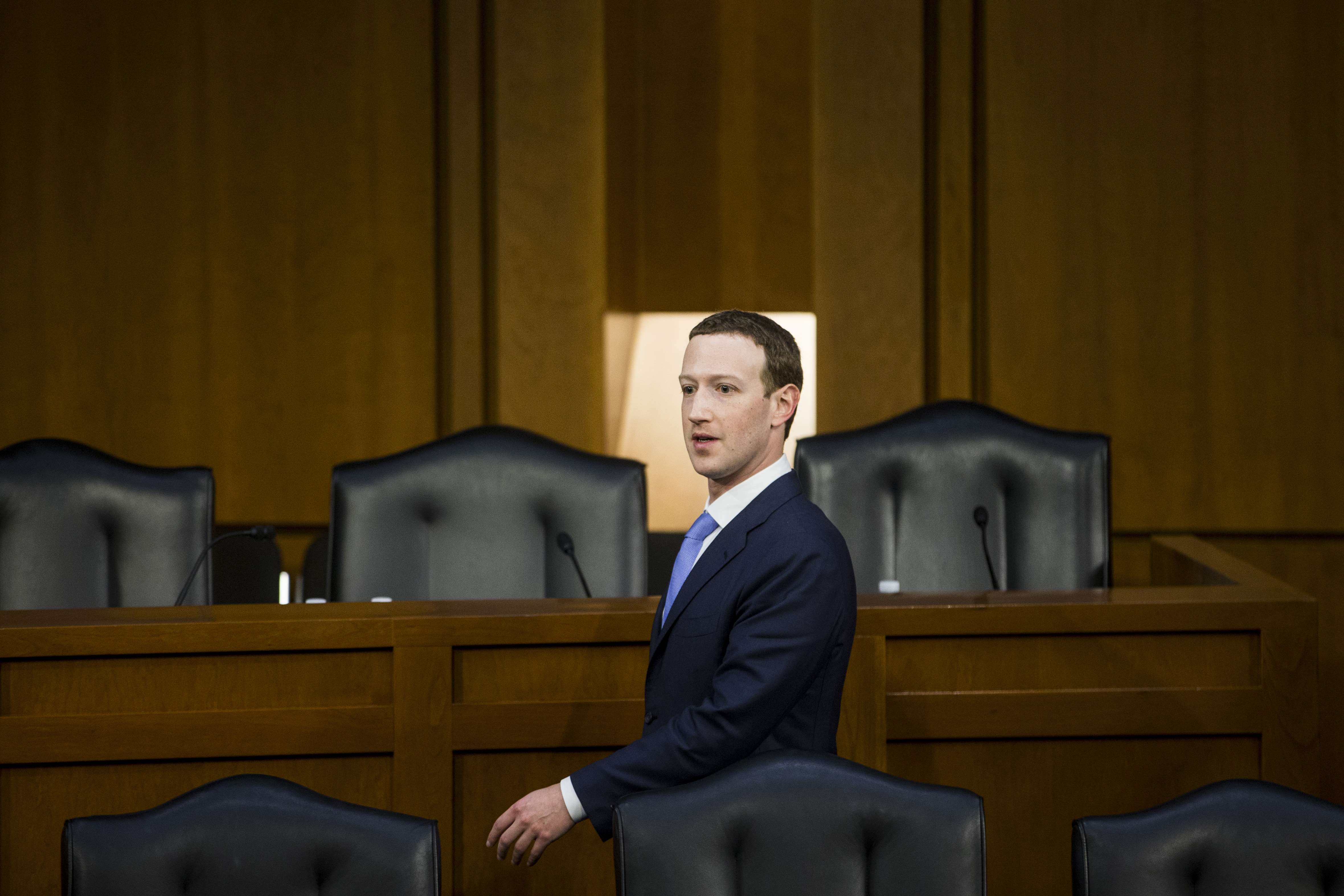 Mark Zuckerberg Tampil Berbeda