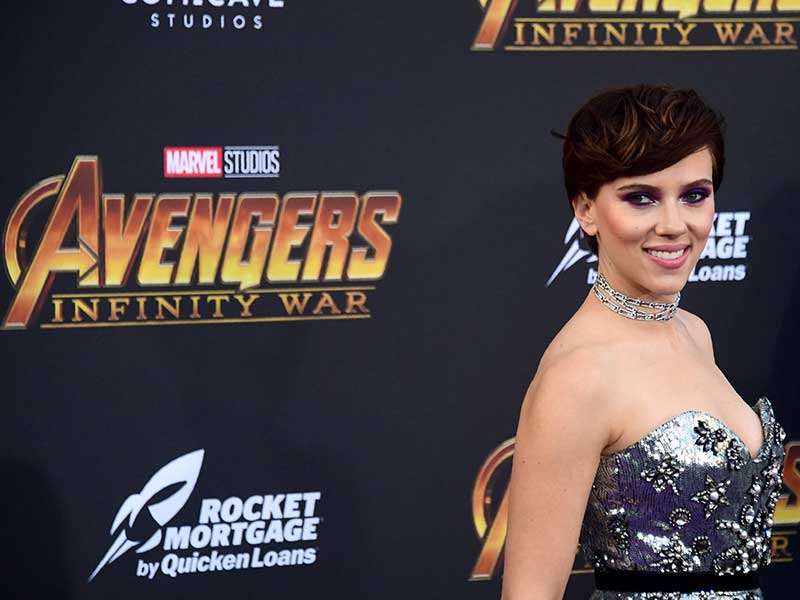 Aktris Scarlett Johansson pemeran Black Widow saat tiba di premier film 'Avengers: Infinity War' di Hollywood, California, Senin 23 April 2018.