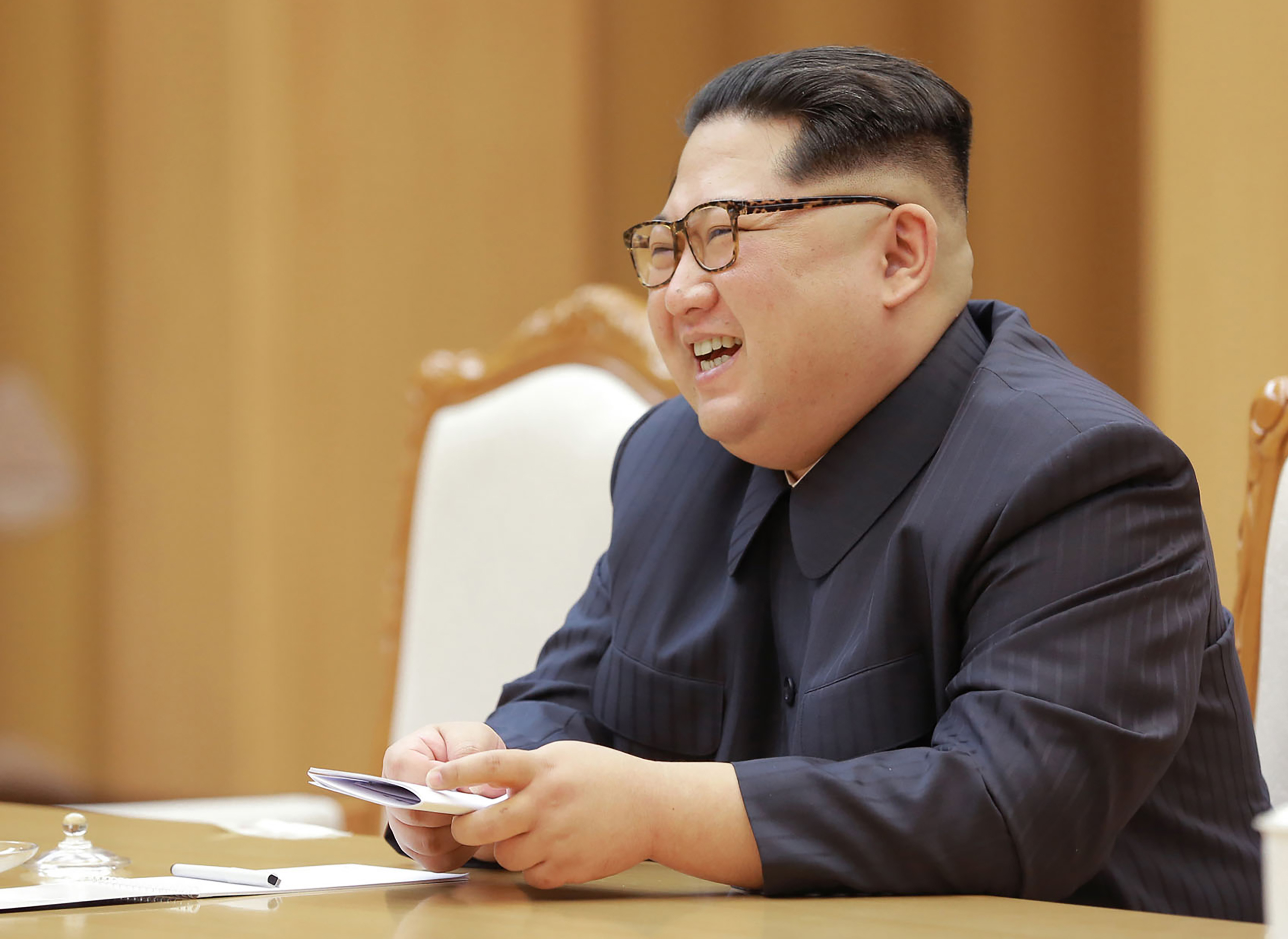 Pemimpin Korea Utara bertemu kepala Departemen Hubungan Internasional pada Komite Pusat Partai Komunis China Song Tao pada 14 April, dirilis oleh kantor berita resmi Korea Utara Korean Central News Agency (KCNA) pada 16 April.