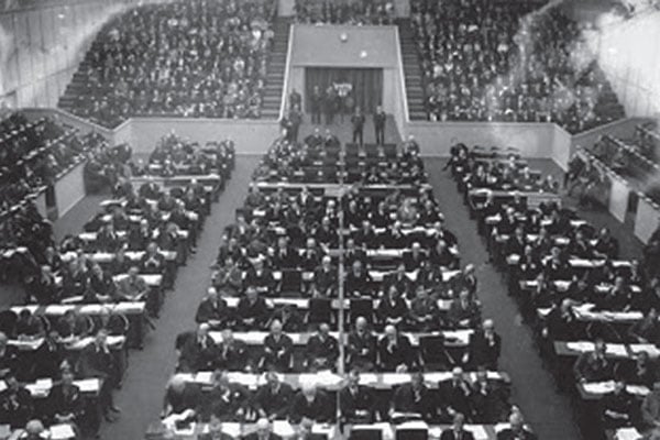 1946:  Liga Bangsa-Bangsa Dibubarkan