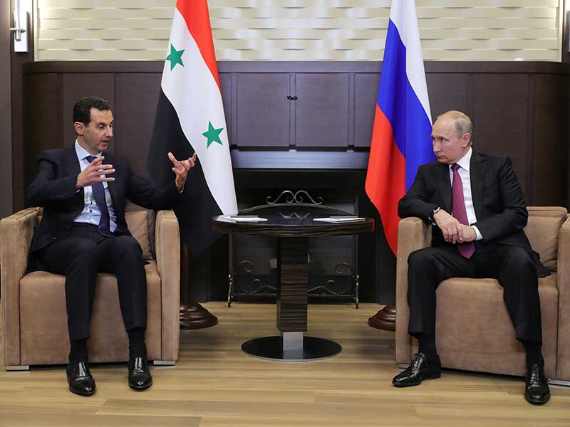 Presiden Rusia Vladimir Putin (kanan) dengan Presiden Suriah Bashar al-Assad
