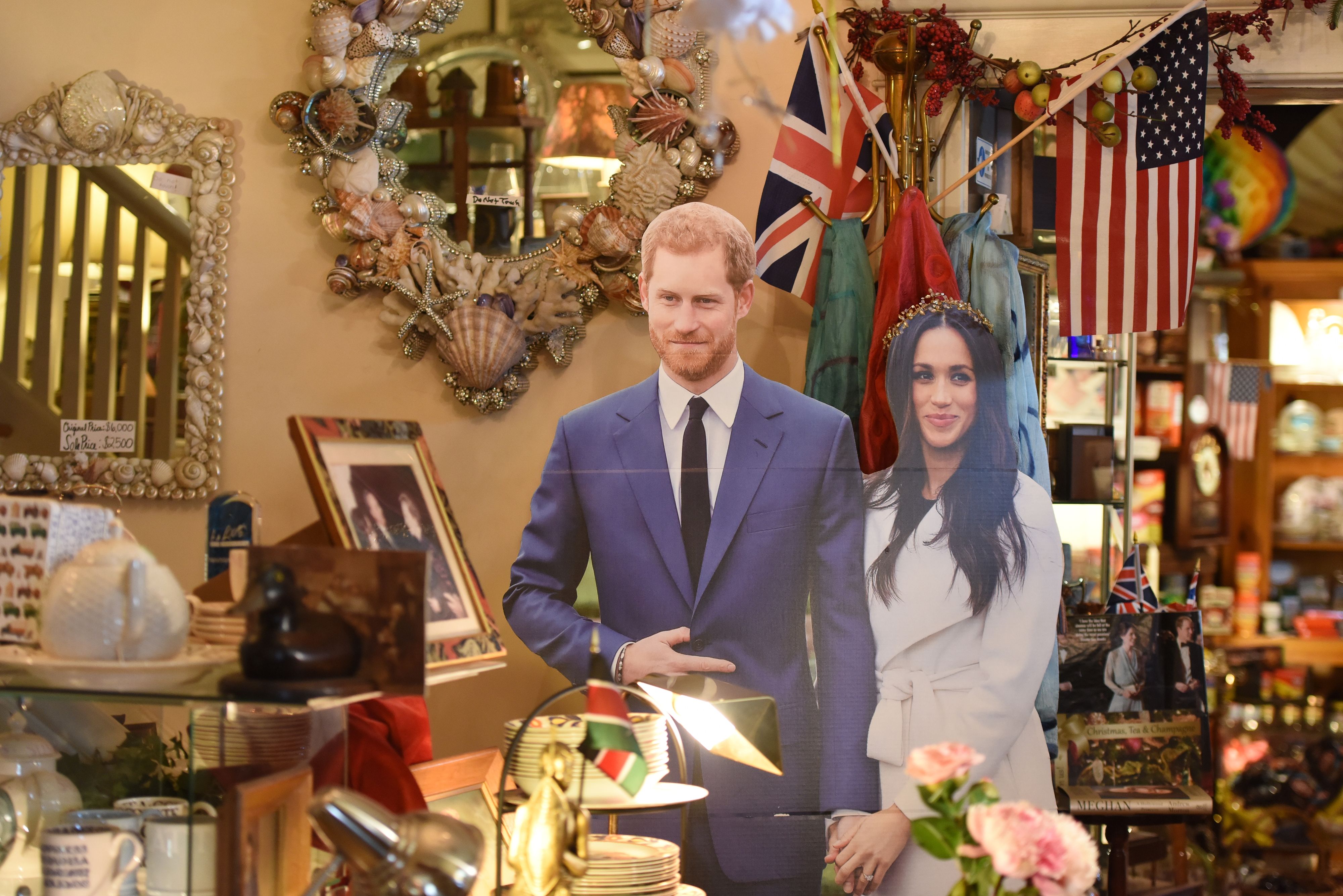 Memorabilia pernikahan Pangeran Harry dan Meghan Markle yang akan berlangsung 19 Mei.