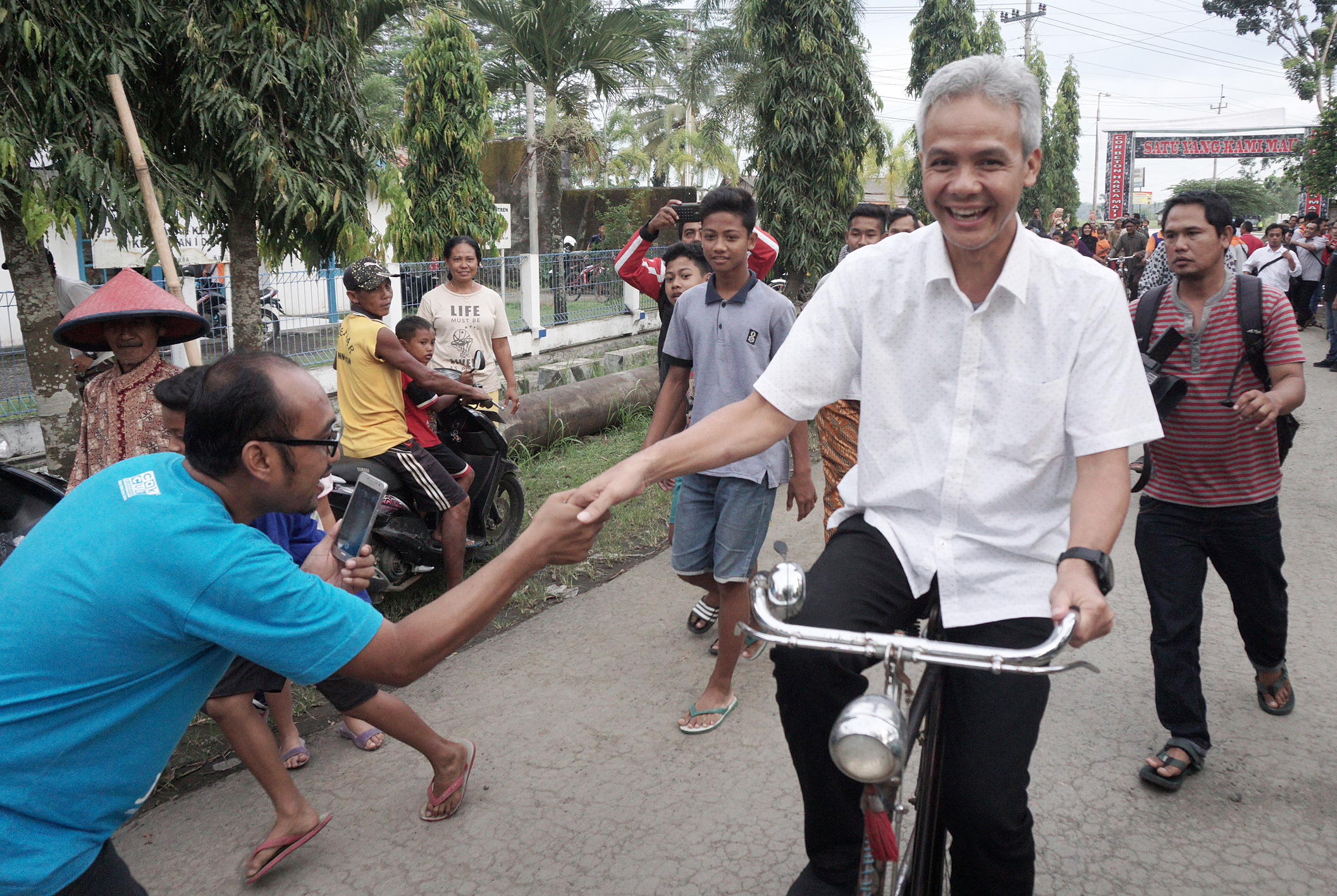 Atasi Persoalan Urgent, Pelaku Usaha Tinggal Telepon Ganjar Pranowo
