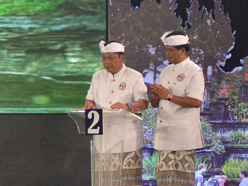 Pasangan calon Gubenur dan Wakil Gubernur Bali Ida Bagus Rai Dharmawijaya Mantra-I Ketut Sudikerta (Mantra-Kerta)