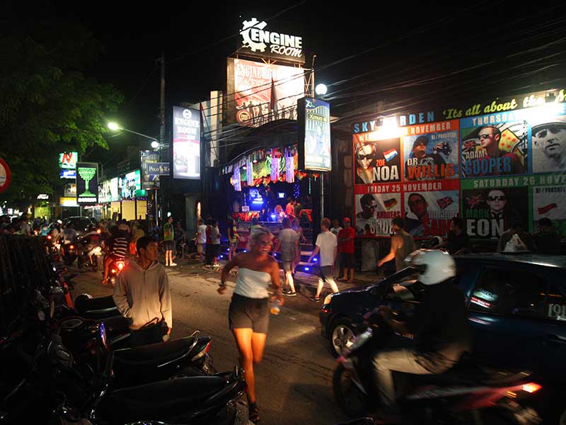 Poppies, Gang Kecil Dengan Keramahan Khas Bali  