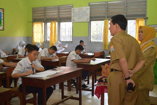 Nilai Rata-Rata Tiap Mata Pelajaran UN SMP Turun