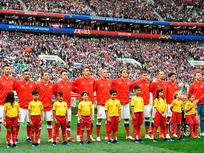 Bocah-bocah pendamping pemain Rusia dalam laga pembuka melawan Arab Saudi di Stadion Luzhniki, 14 Juni 2018 lalu.