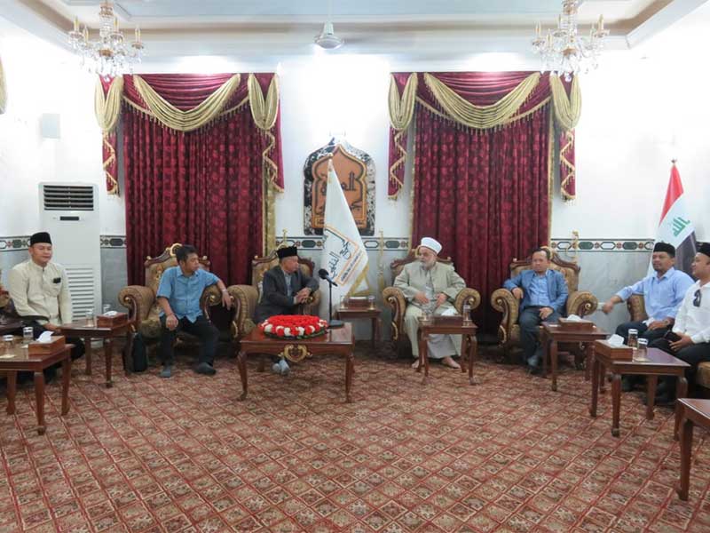 Suasana anggota Dewan Tertinggi Majma' Fiqh Irak, Shaikh Dr. Abdul Sattar Abdul Jabbar  menerima Delegasi Indonesia yang akan mengikuti Konferensi Internasional tentang Moderasi dan Islam Wasathiyah