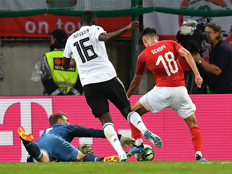 Comeback Neuer Diwarnai Kekalahan