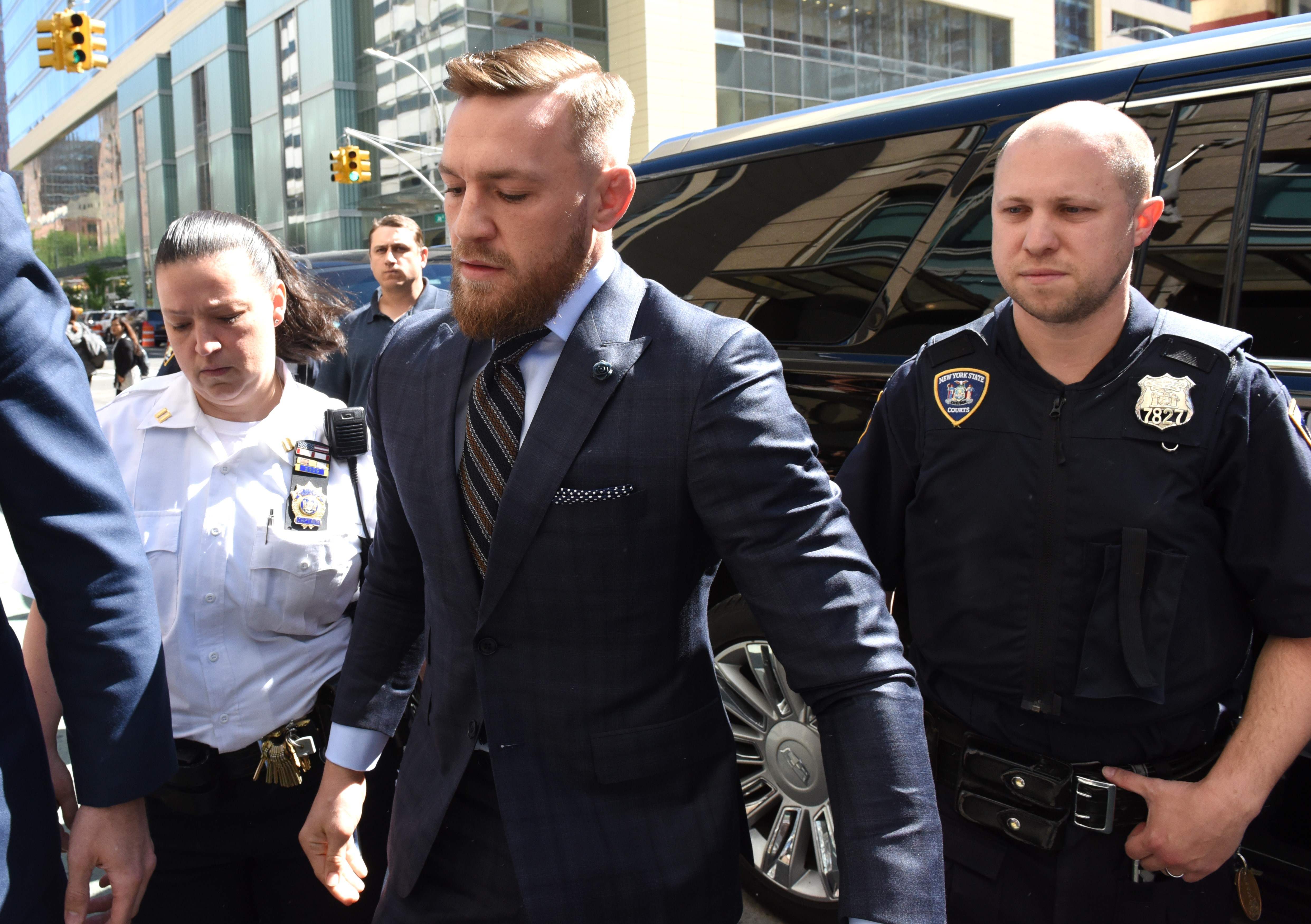 Di Pengadilan, McGregor Mengaku Menyesal