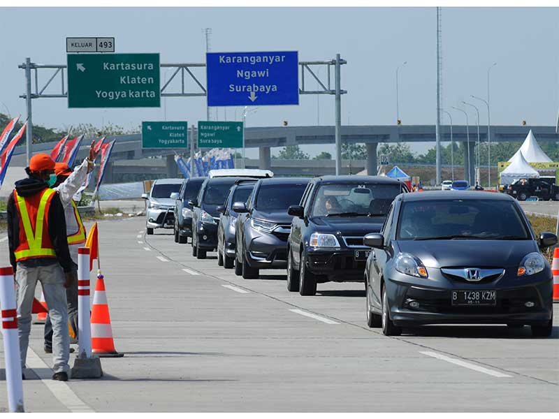 Kendaraan mobil pemudik arus balik melintasi jalur tol fungsional Solo-Salatiga di Boyolali, Jawa Tengah