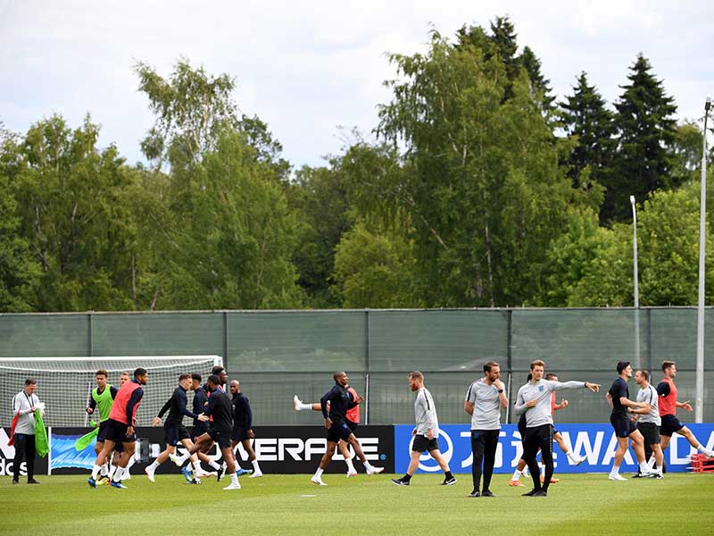 Pemain timnas Inggris berlatih di Stadion Spartak, di Zelenogorsk, Rabu (13/6/2018)