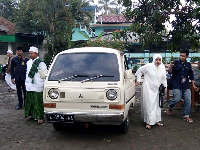 Calon Wakil Gubernur Jabar 2018 Uu Ruzhanul Ulum didamping istrinya Lina Marlina