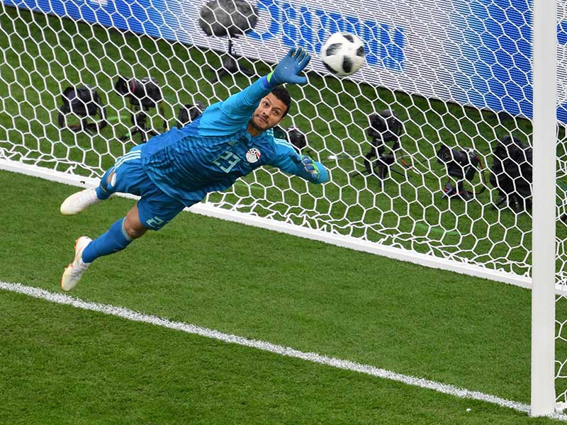 Penjaga gawang Mesir Mohamed Elshenaw