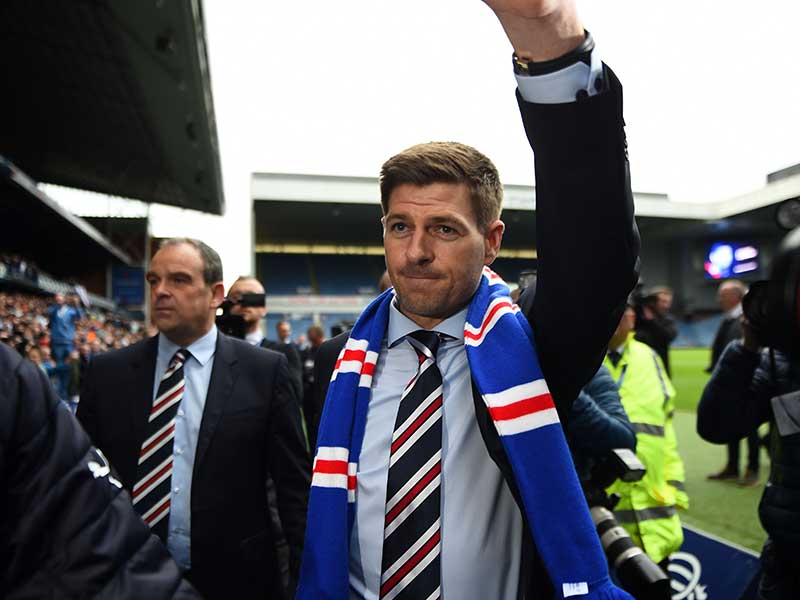 Pelatih  Glasgow Rangers Steven Gerrard