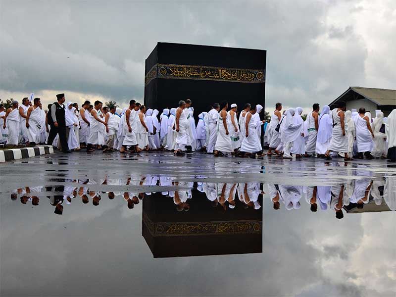 Sejumlah calon jamaah Haji mengikuti kegiatan manasik di Islamic Center Kabupaten Tasikmalaya, Jawa Barat