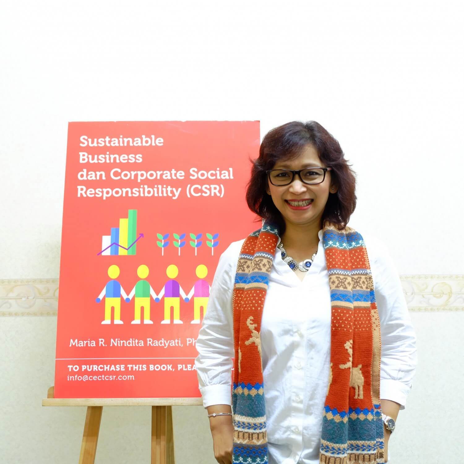 Maria R Nindita Radyati, penulis buku Sustainable Business dan Corporate Social Responsibility (CSR)