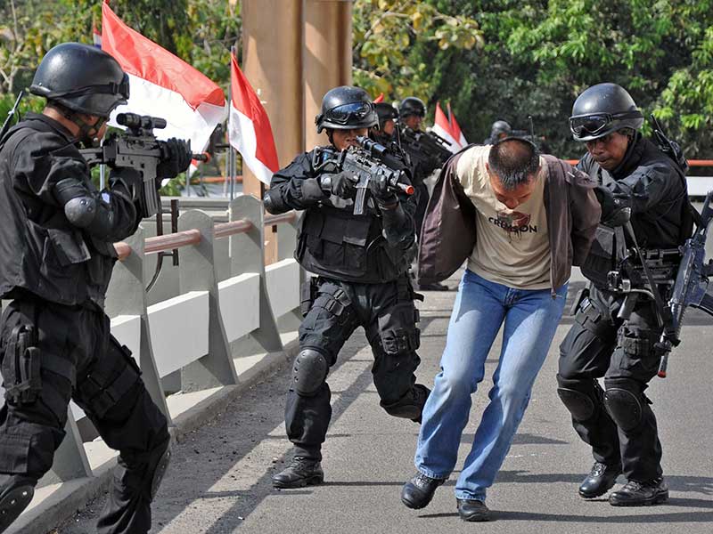 Simulasi penanganan teroris