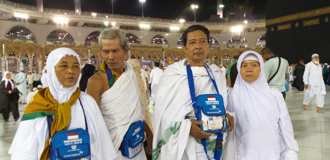 Jemaah haji Indonesia melakukan ibadah di Masjidil Haram, Mekah.