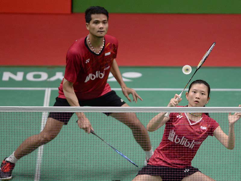 Ricky Karanda Suwardi (kiri) saat berpasangan dengan Debby Susanto di ganda campuran