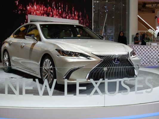 Mobil Mewah Lexus Laku Keras