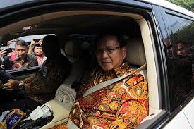  Ketua umum Partai Gerindra Prabowo Subianto berkunjung ke kediaman ketua umum Partai Demokrat Susilo Bambang Yudoyono di Jalan Mega Kuningan Timur VII, Jakarta, Kamis (9/8). Kunjungan tersebut dalam rangka membahas koalisi partai pendukung dan penentuan p