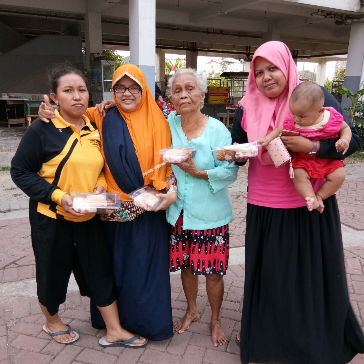 Semangat berqurban para milenial, menggulirkan manfaat hingga ke penjuru Indonesia hingga dunia, sebagian daging didistribusikan dalam bentuk sajian siap santap. 