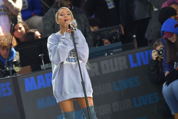 Ariana Grande Jadwal Peluncuran Album yang Bersamaan