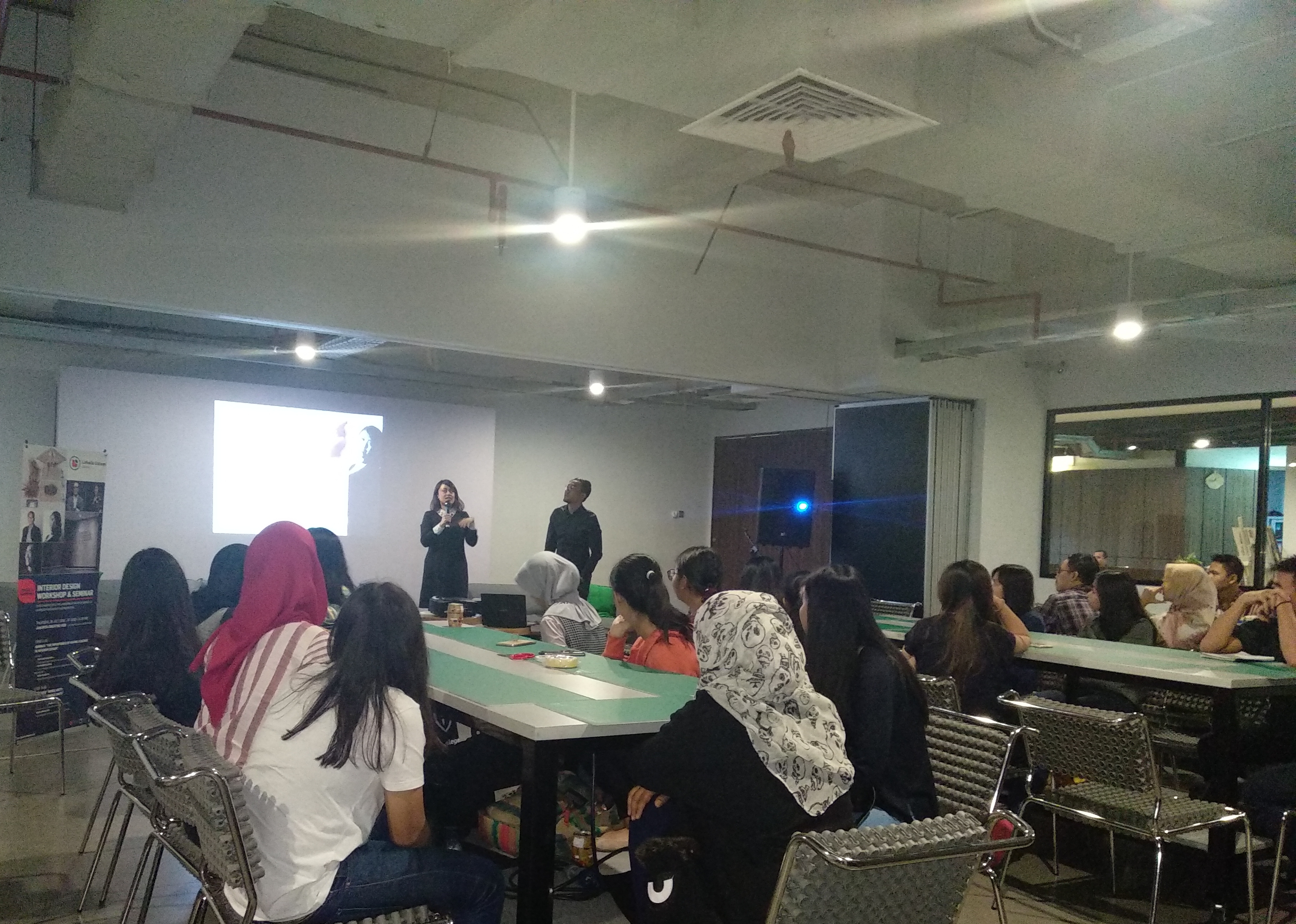 Pelatihan bertema Modularity: Arranging Simple Units, yang diselenggarakan LaSalle College Jakarta di Jakarta Creative Hub, Thamrin, Jakarta Pusat, Kamis (26/7). 