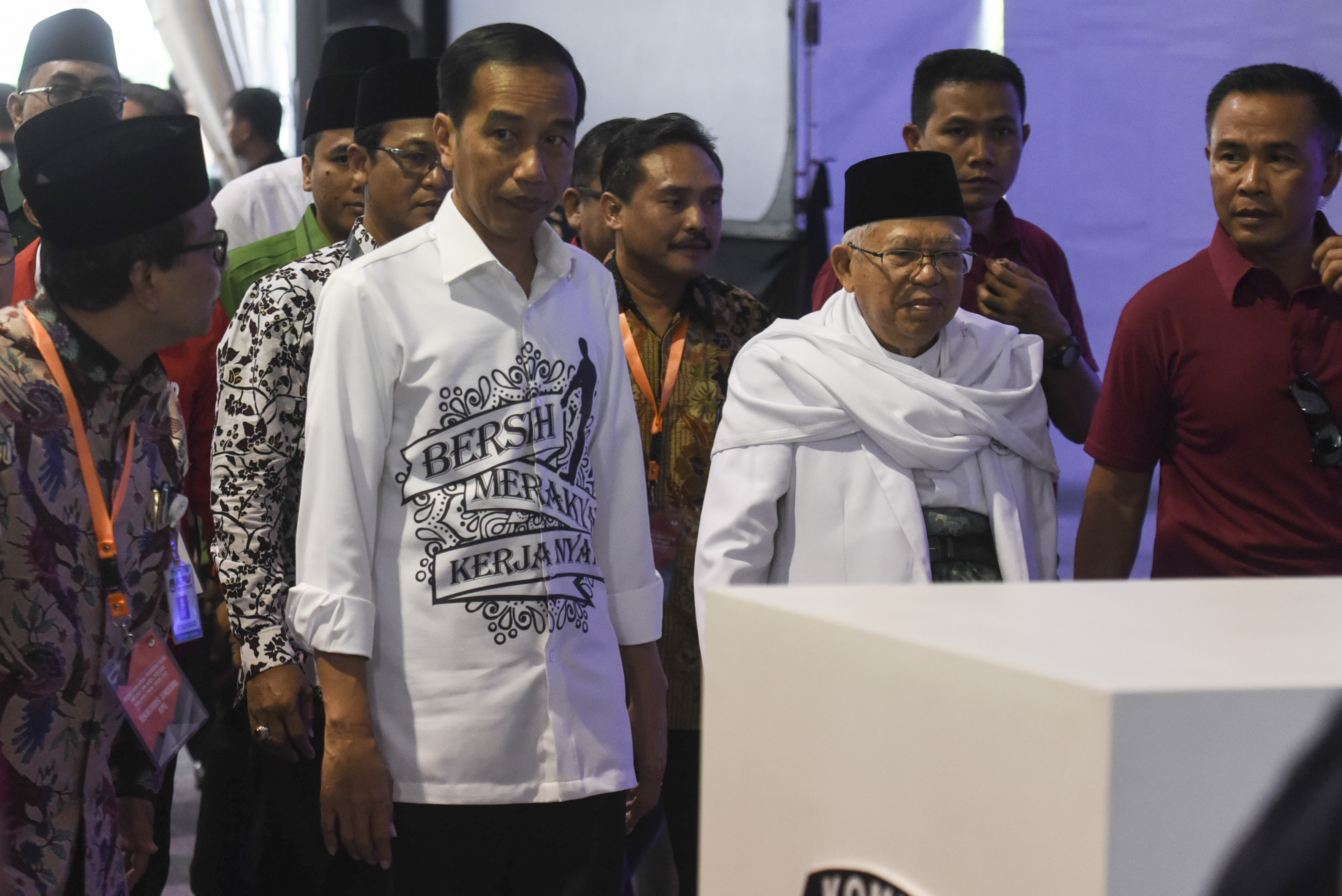 Pasangan Calon Presiden dan Wakil Presiden Joko Widodo (kedua kiri) dan Ma