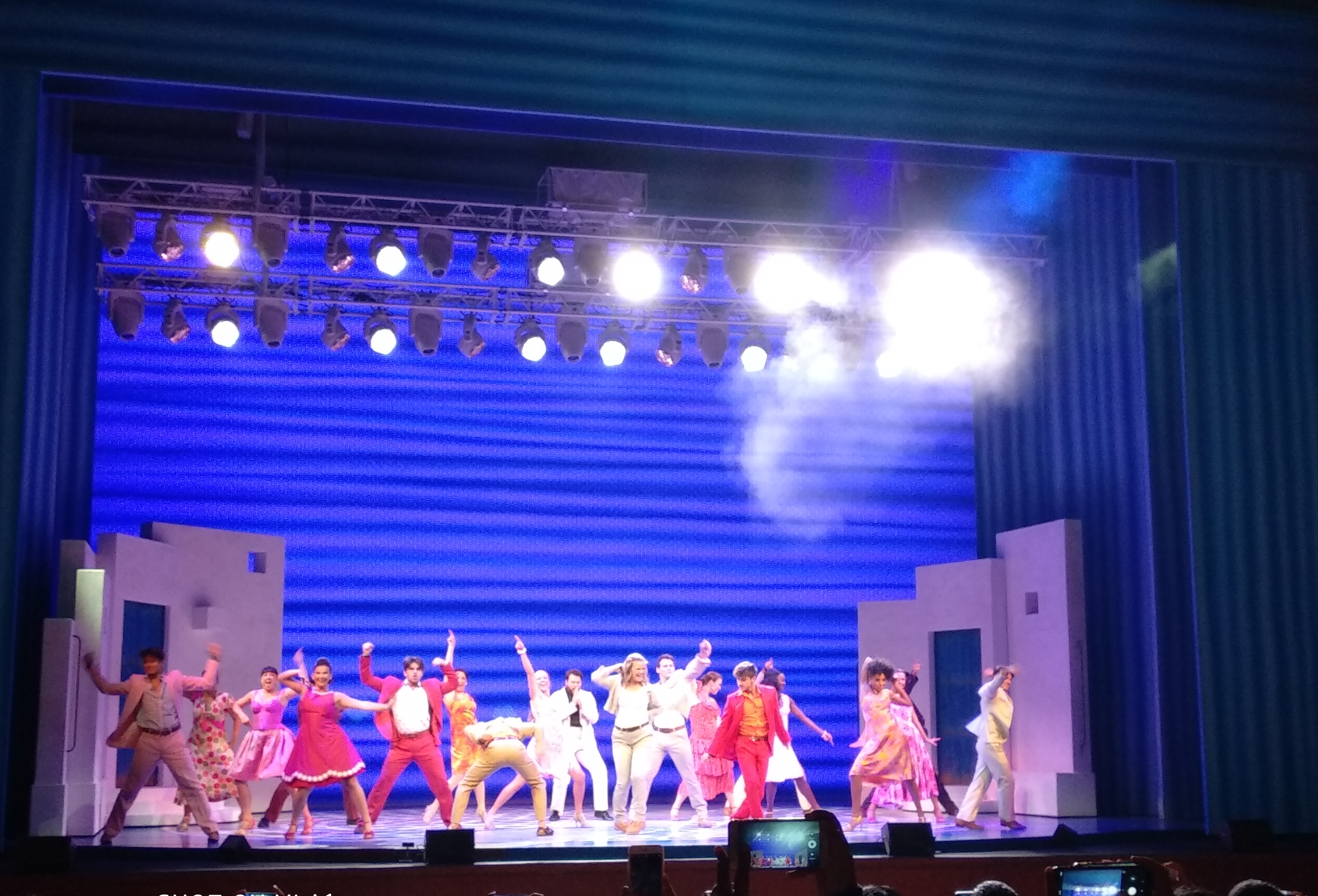 Pertunjukkan Mamma Mia di Teater Jakarta, TIM, Jakarta.