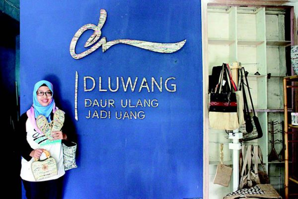 Mengubah Dluwang Menjadi Uang