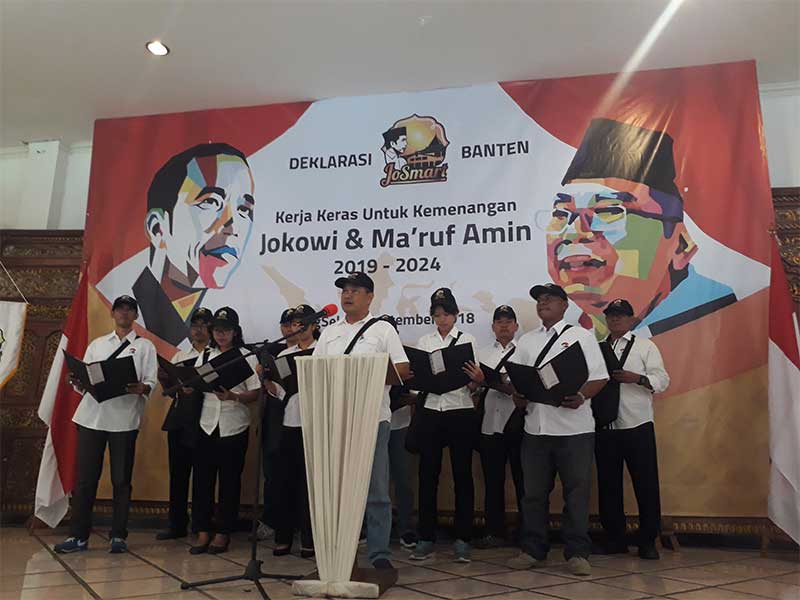 JOSMART DEKLARASI DUKUNG JOKOWI-MA'RUF AMIN: Relawan Jokowi Smart (Josmart) deklarasikan dukungan pasangan nomor urut 1 Joko Widodo - Ma'ruf Amin di kawasan Serpong, Kota Tangerang Selatan (Tangsel), Minggu (23/9). Di Banten, pasangan Jokowi - Ma'ruf Amin 
