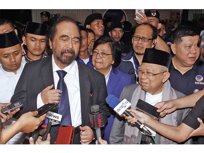 MA’RUF AMIN HADIRI PEMBEKALAN CALEG NASDEM: Bakal calon wakil presiden Ma’ruf Amin (kanan) bersama Ketua Umum Partai NasDem Surya Paloh menjawab pertanyaan wartawan seusai menghadiri Pekan Orientasi Caleg Partai NasDem di Jakarta, kemarin. Dalam Pekan Orie