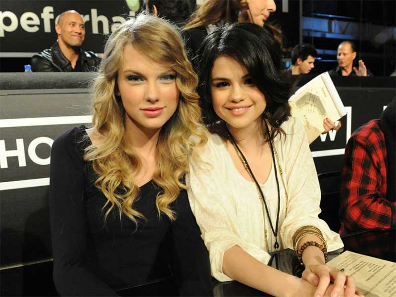 Selena Gomez Anggap Taylor Swift Sebagai Kakak