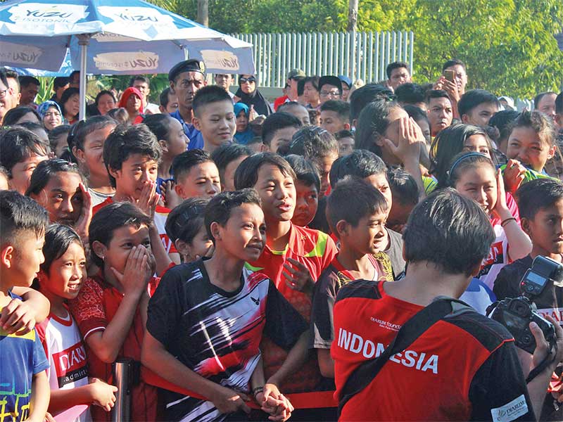 Para atlet menunggu pengumuman nama-nama yang lolos ke babak final selanjutnya