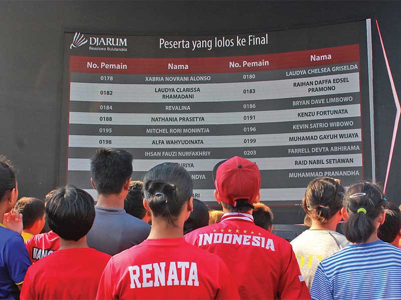 Para peserta Audisi Djarum Beasiswa Bulu Tangkis 2018 menunggu pengumuman nama-nama yang lolos ke babak selanjutnya di GOR Djarum, Jati, Kudus, Jawa Tengah, Sabtu (8/9/2018)