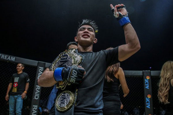 Joshua Pacio Rebut Gelar Strawweight